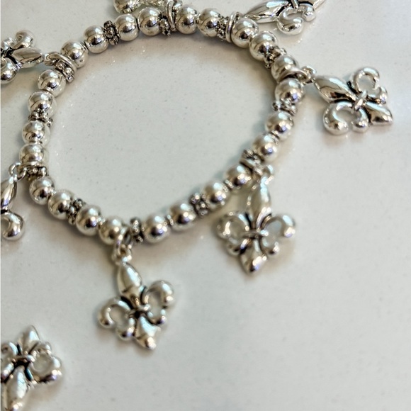 New Women’s Stainless Steel Fleur dis Lis Charm Bracelet - Picture 2 of 2